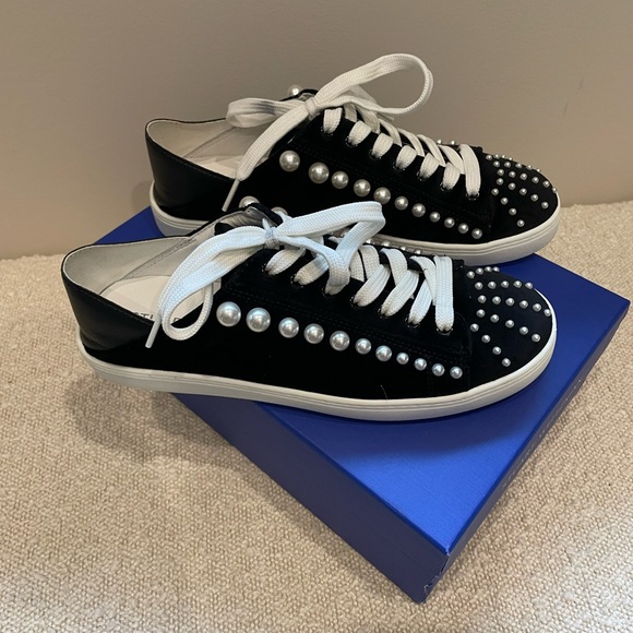 !!SOLD!! Stuart Weitzman Golide Convertible Black Velvet Pearl Sneaker Size 6.5 - Picture 1 of 11
